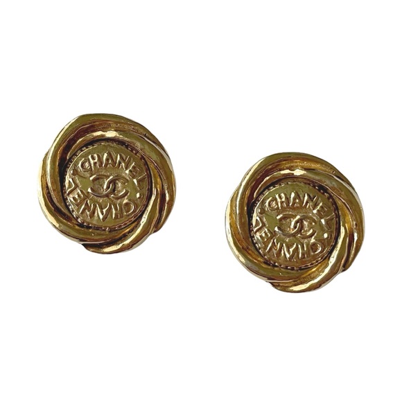 CHANEL Jewelry - 💥SOLD💥 CHANEL Vintage Gold CC Logo Earrings